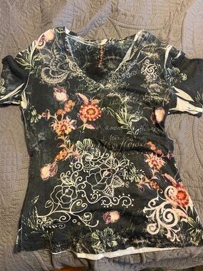 Women's Black V-Neck Floral Print Short Sleeve Tee